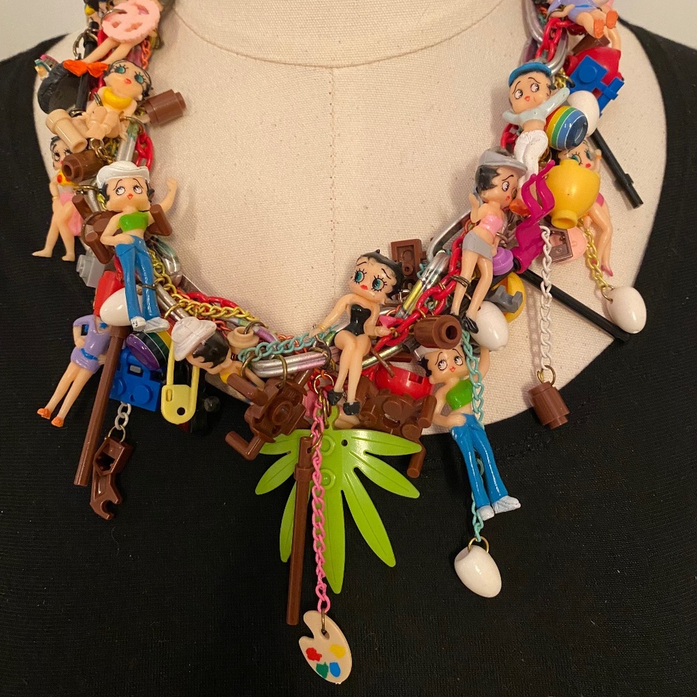 Betty Boop Paints The Town